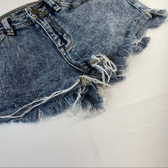 Modern Amusement Acid Wash Bow Jean Shorts Jr Sz 1 - Picture 7 of 14